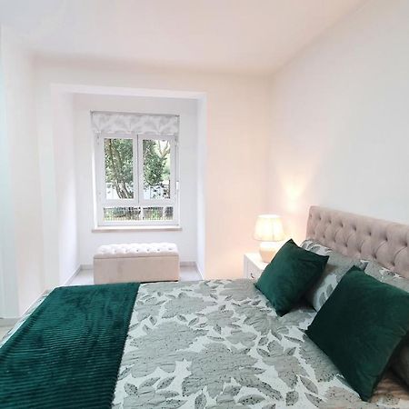 Caldas Da Rainha'S Green & White Exterior foto