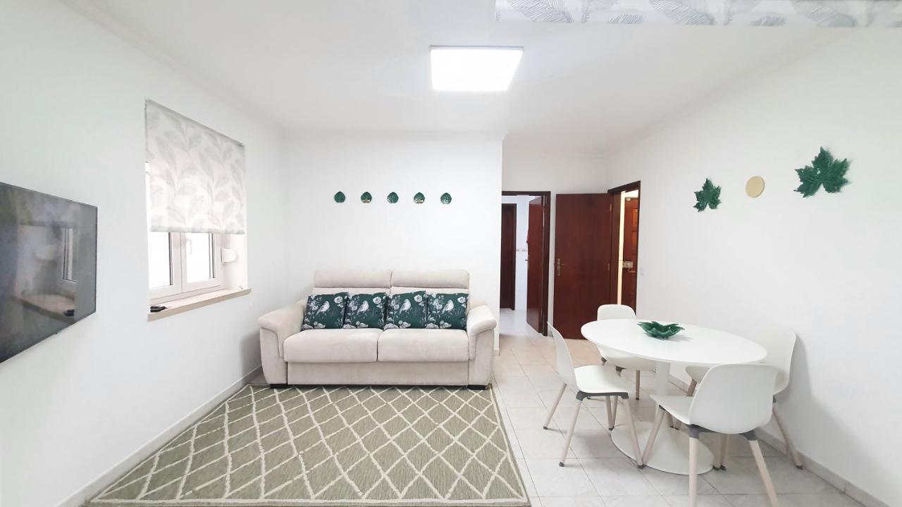 Caldas Da Rainha'S Green & White Exterior foto