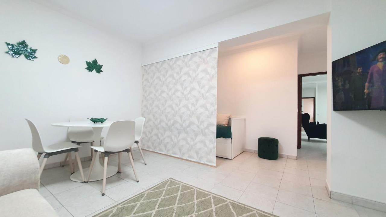 Caldas Da Rainha'S Green & White Exterior foto